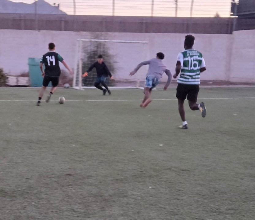 /sub-20-de-deportes-copiapo-visito-a-jovenes-que-cumplen-sancion-en-centro