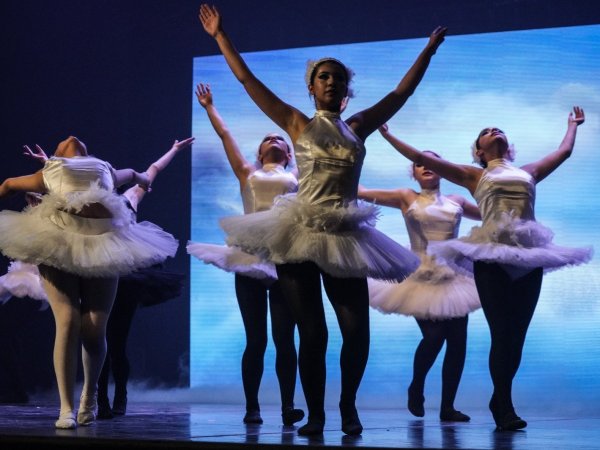 Ballet del Teatro Municipal deslumbra en emotiva gala de fin de año