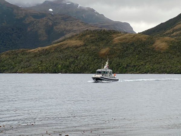 Guardiamarinas litorales y marineros de servicio militar realizaron visita profesional a la alcaldía de mar “Paso Tortuso” en el Estrecho de Magallanes