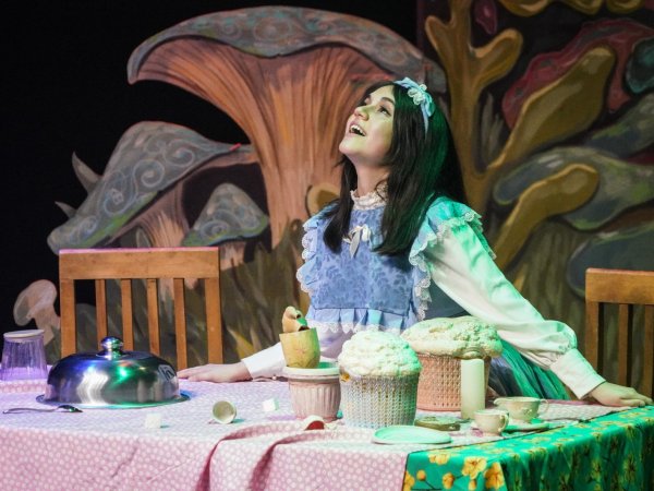 Comienza el retiro de invitaciones para la obra “Alicia en el País de las Maravillas”