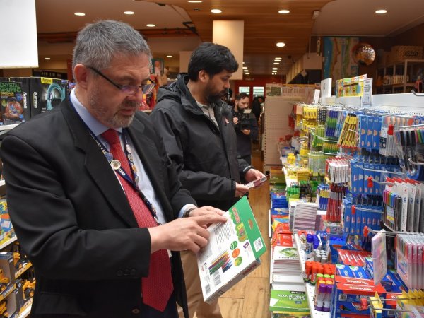 Seremi de Salud Magallanes refuerza fiscalización de útiles escolares para un retorno seguro a clases