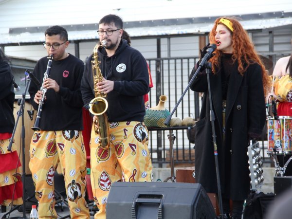 Carnaval “Ruta de los Mares” inundó de color y alegría barrios de Punta Arenas