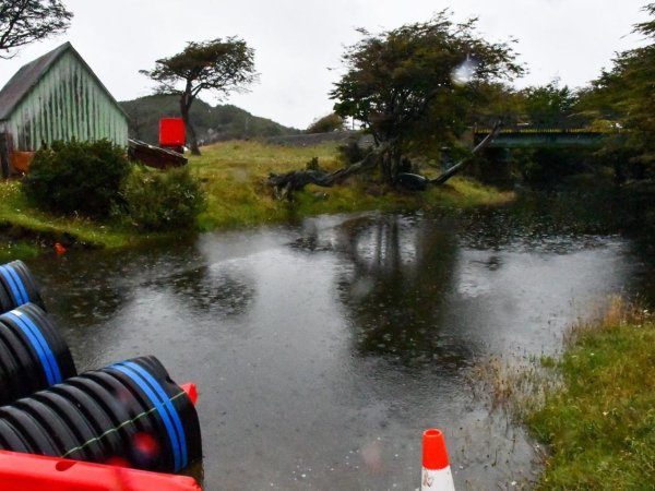 Delegado Moncada supervisa infraestructura crítica ante intensas lluvias en Cabo de Hornos