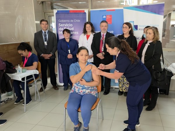 Autoridades de salud refuerzan campaña de invierno con visita a punto de vacunación del hospital clínico de magallanes