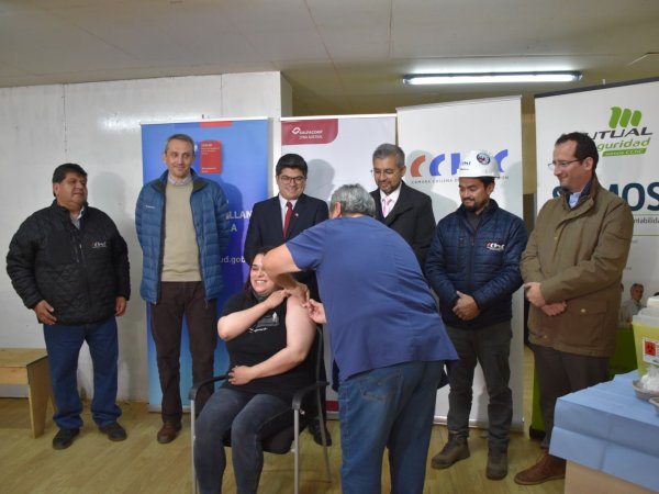 Magallanes refuerza vacunación en trabajadores de la construcción y mantiene alto avance regional