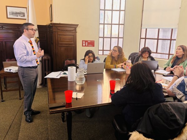 Subdere Magallanes expone plan de zonas extremas ante representantes de la asociación de municipalidades (amumag)