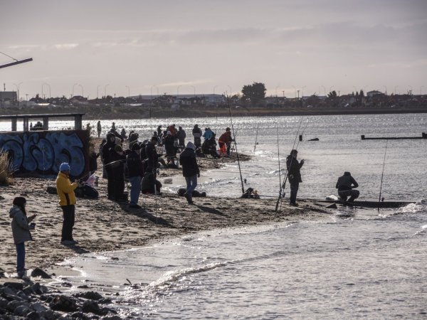 IV Campeonato Municipal de Pesca reunió a familias y vecinos en la Costanera