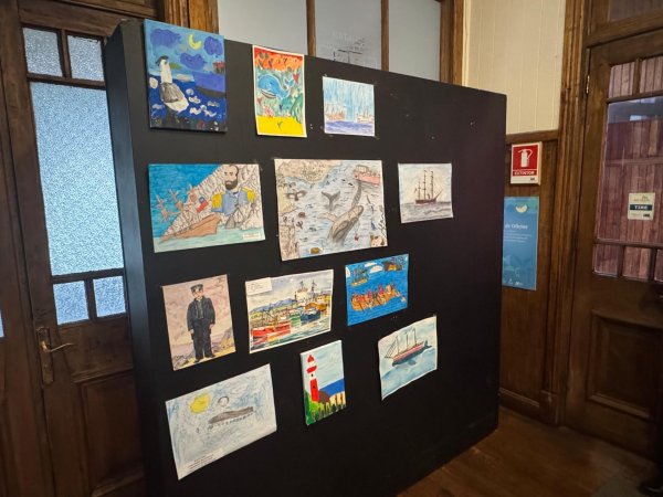 Capitanía de Puerto premia a ganadores de concurso de pintura y cierra el mes del mar en Puerto Natales