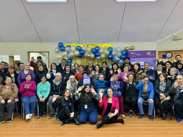 Programa Vínculos realiza malón en Porvenir para fortalecer redes de apoyo entre personas mayores