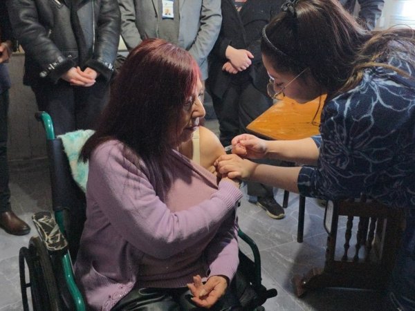 Sector salud refuerza Campaña de Invierno con estrategia de vacunación a domicilio