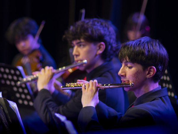 Jóvenes músicos de la Orquesta Sinfónica Juvenil Regional Magallanes de FOJI realizarán concierto gratuito en Punta Arenas