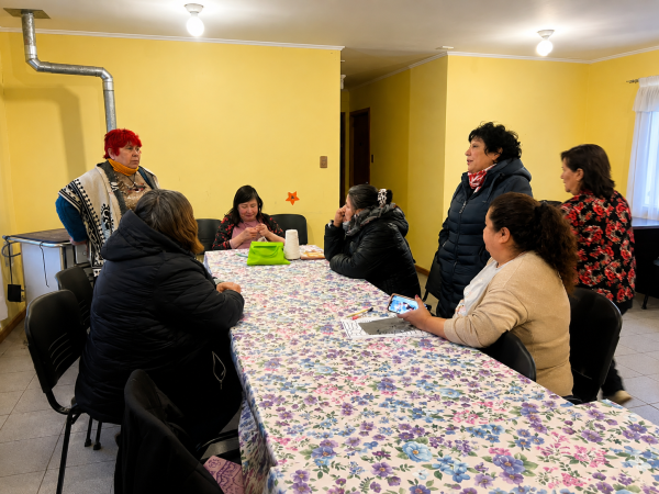SEREMI de la Mujer releva liderazgo de dirigentas sociales y fortalece trabajo con vecinas de Río de los Ciervos