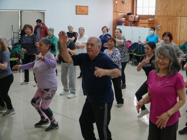 Municipio impulsa vida activa con 42 talleres para personas mayores
