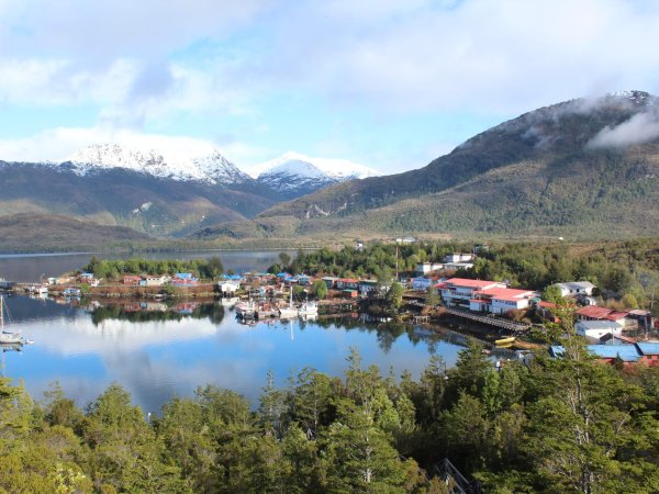 Gobierno en Terreno llega a Puerto Edén con amplio despliegue de servicios públicos y diálogo directo con la comunidad