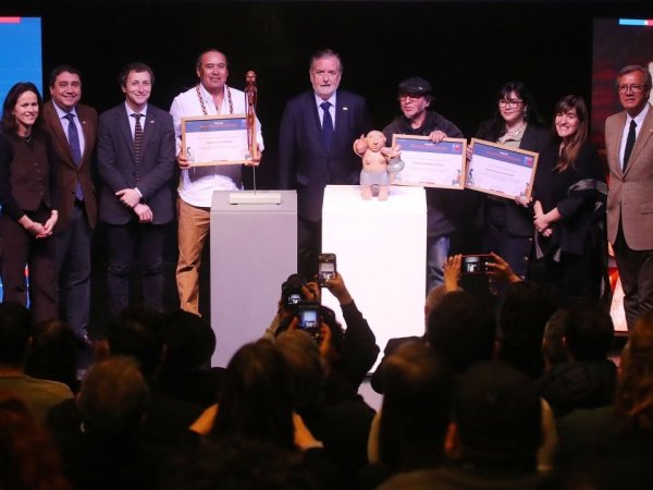 Orfebre magallánica recibe reconocimiento nacional en los Premios Maestro Artesano