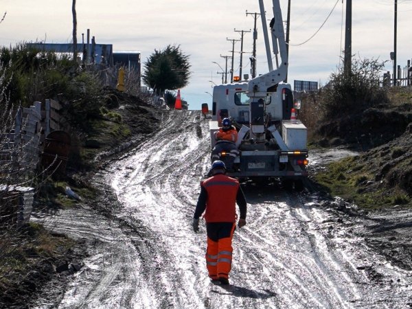 Municipio mejora capacidad eléctrica y extiende alumbrado en sectores periurbanos