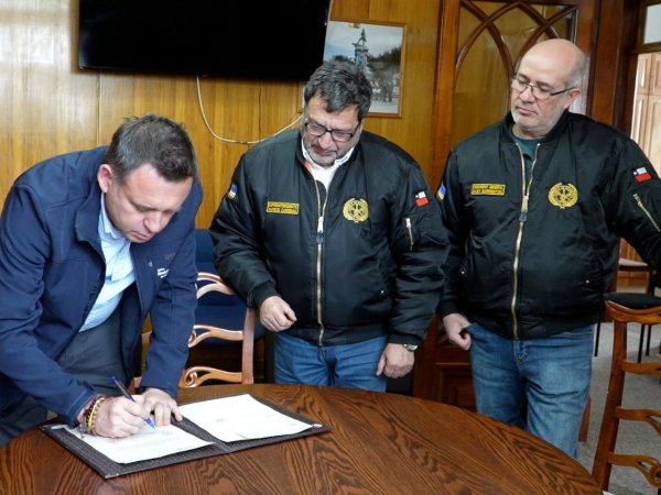 Municipio completa entrega de $120 millones al Cuerpo de Bomberos de Punta Arenas