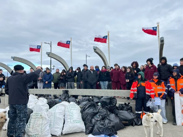 Más de 260 voluntarios se unieron para limpiar el borde costero de Porvenir