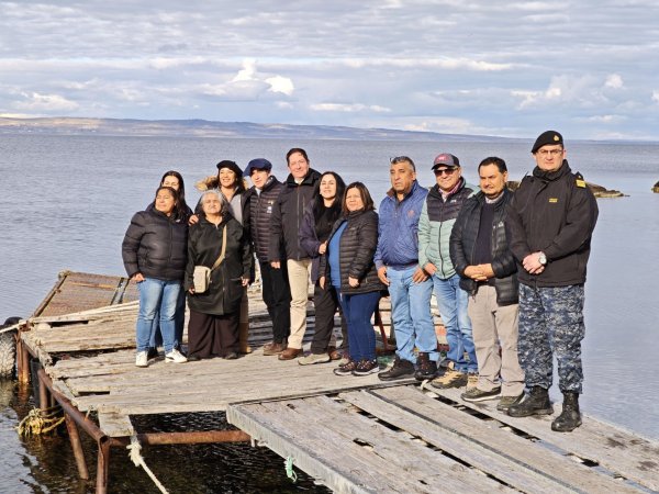 Autoridades y pesca artesanal conocen en terreno futuro proyecto de ABICK para desarrollar sistema de cosecha de salmones en Bahía Riquelme