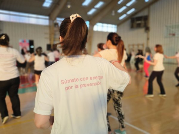 Más de un centenar de mujeres se sumaron con energía a la prevención del cáncer de mama