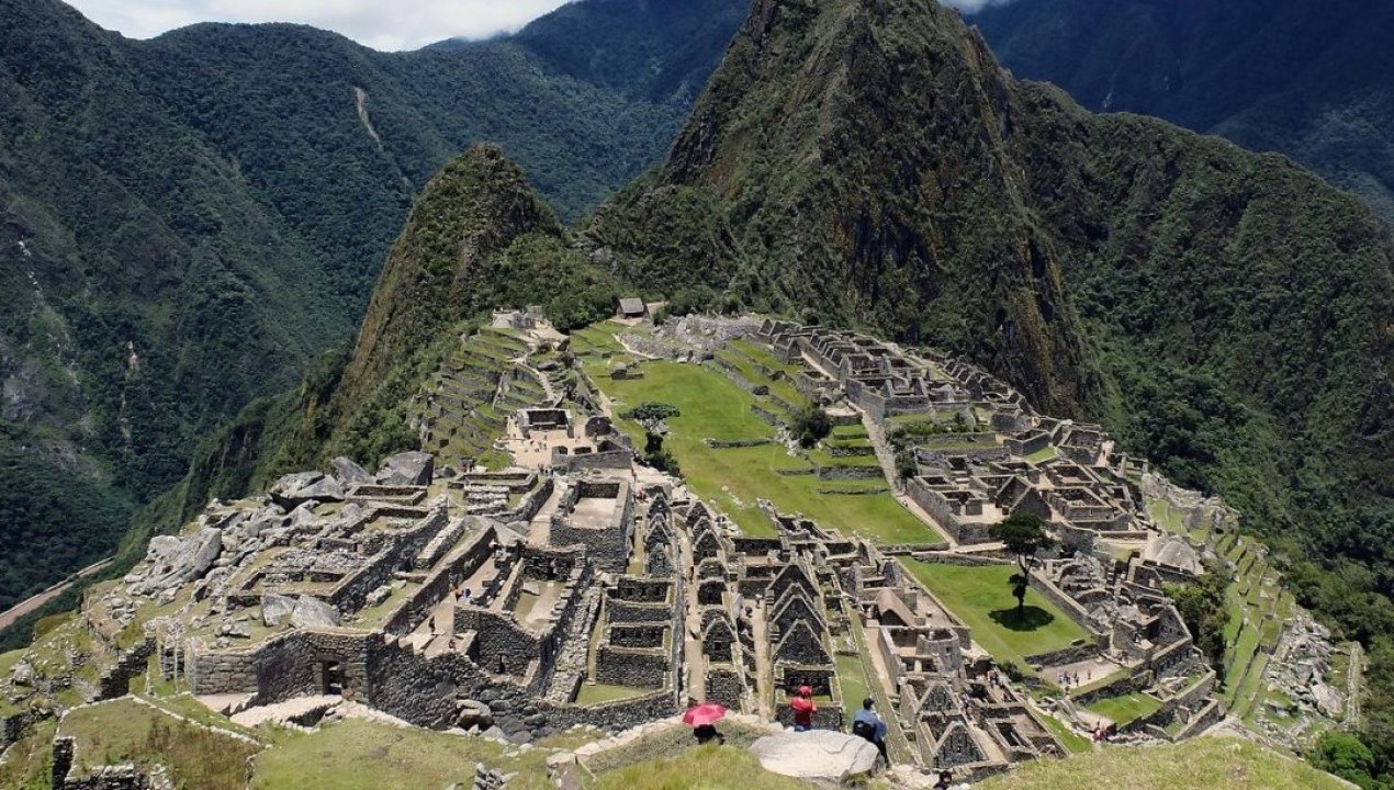 /internacional/america-del-sur/peru/placa-de-oro-y-pergamino-que-acreditan-a-machu-picchu-como-maravilla-del