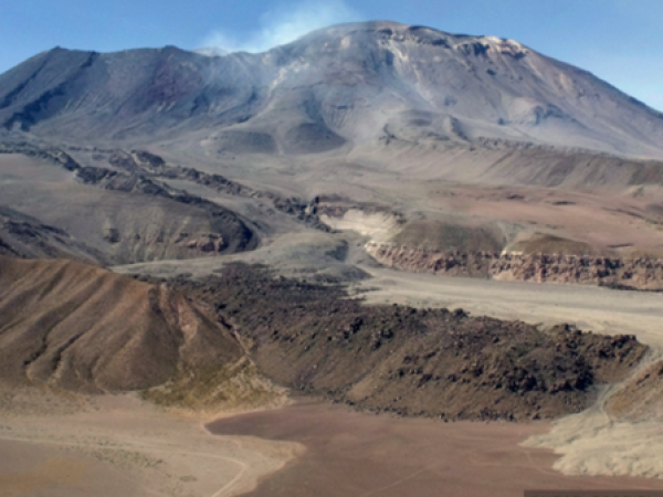 Volcán Láscar: Se mantiene alerta amarilla por posible actividad eruptiva
