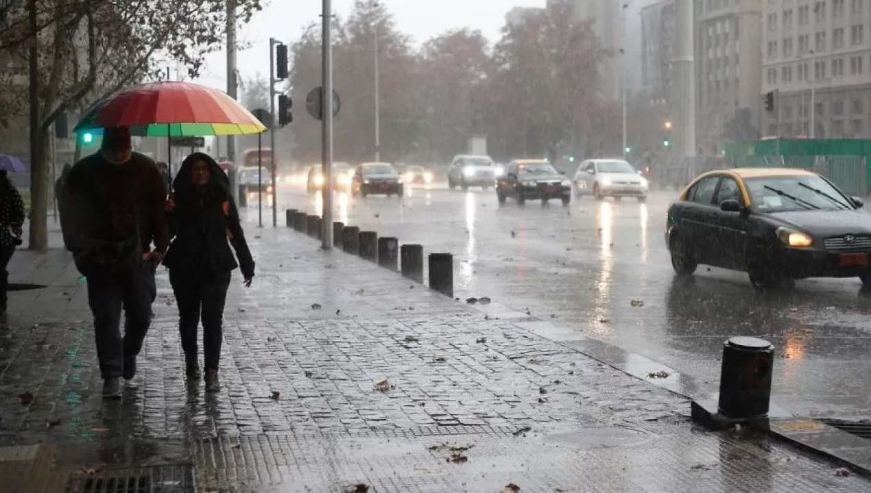 /actualidad/lluvia-viento-y-nieve-en-santiago-gobierno-actualiza-pronostico-del