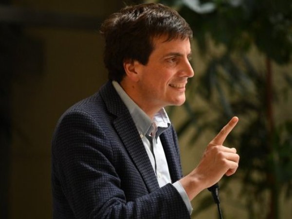 Schalper oficia a autoridades por respaldo al cuento infantil trans “Ariel es una niña”