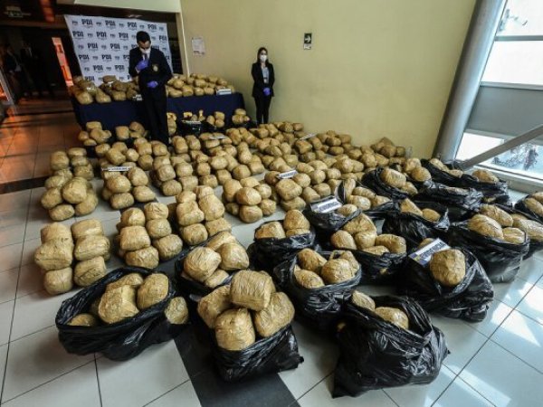 Ministro Cordero reconoce “especial preocupación” por uso de puertos de Valparaíso en redes del narcotráfico