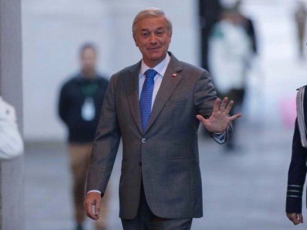 Kast aborda alza de combustibles, migración e indultos en entrevista