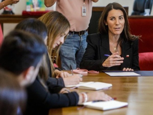 Ministra de Educación Arzola defendió cobro contra deudores del CAE y manifestó que no escatimarán en esfuerzos para avanzar en la cobranza