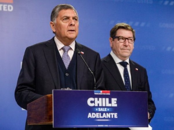 Alvarado defiende aumento de deuda y responsabiliza a gobierno anterior por situación fiscal