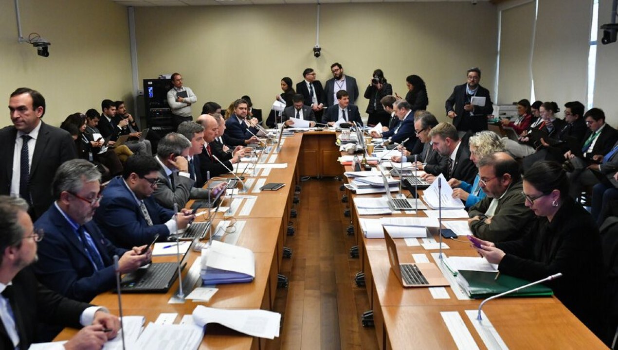 /actualidad/economia/polemica-aprobacion-comision-de-hacienda-autoriza-millonario-fondo-de