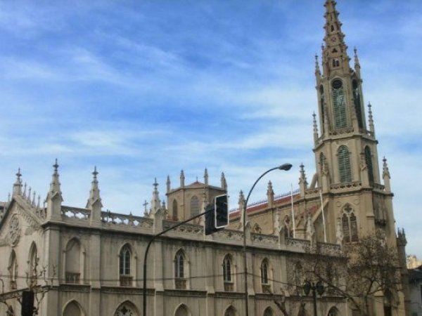 Cruz de iglesia patrimonial de Viña del Mar podría ser retirada con helicóptero por riesgo de caída