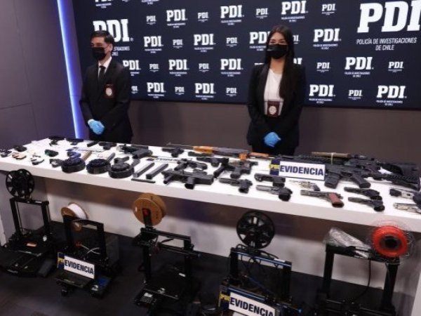 Carabinera y un militar eran el vínculo con una red de tráfico de armas fabricadas en 3D