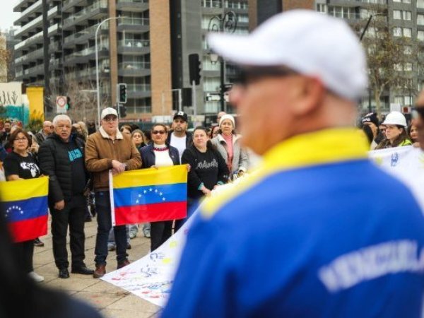 Gobierno permitirá la salida de venezolanos con pasaporte vencido