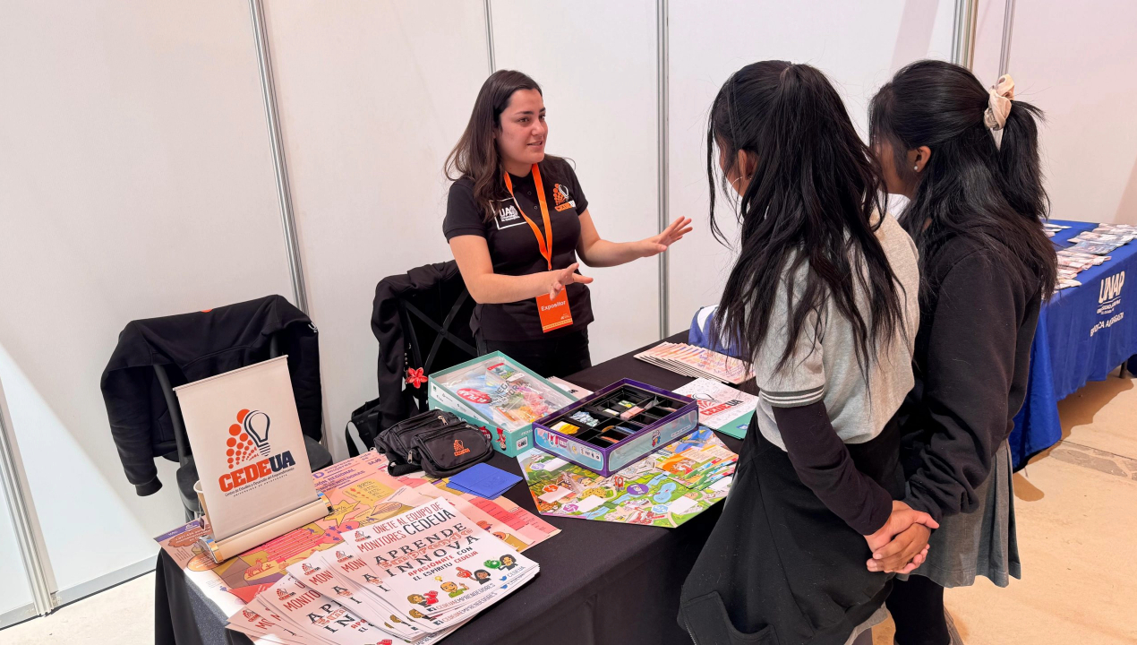 /cedeua-presente-en-la-feria-vocacional-2025-en-san-pedro-de-atacama