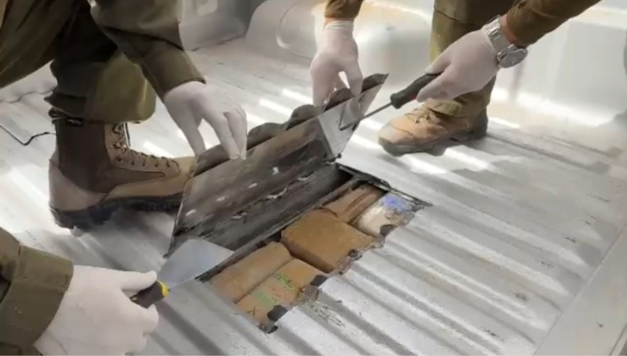 /ciudadano-boliviano-transportaba-droga-y-municiones-en-doble-fondo-de